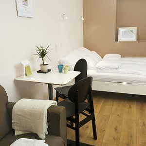 Klein Studio met een Queen Size Bed